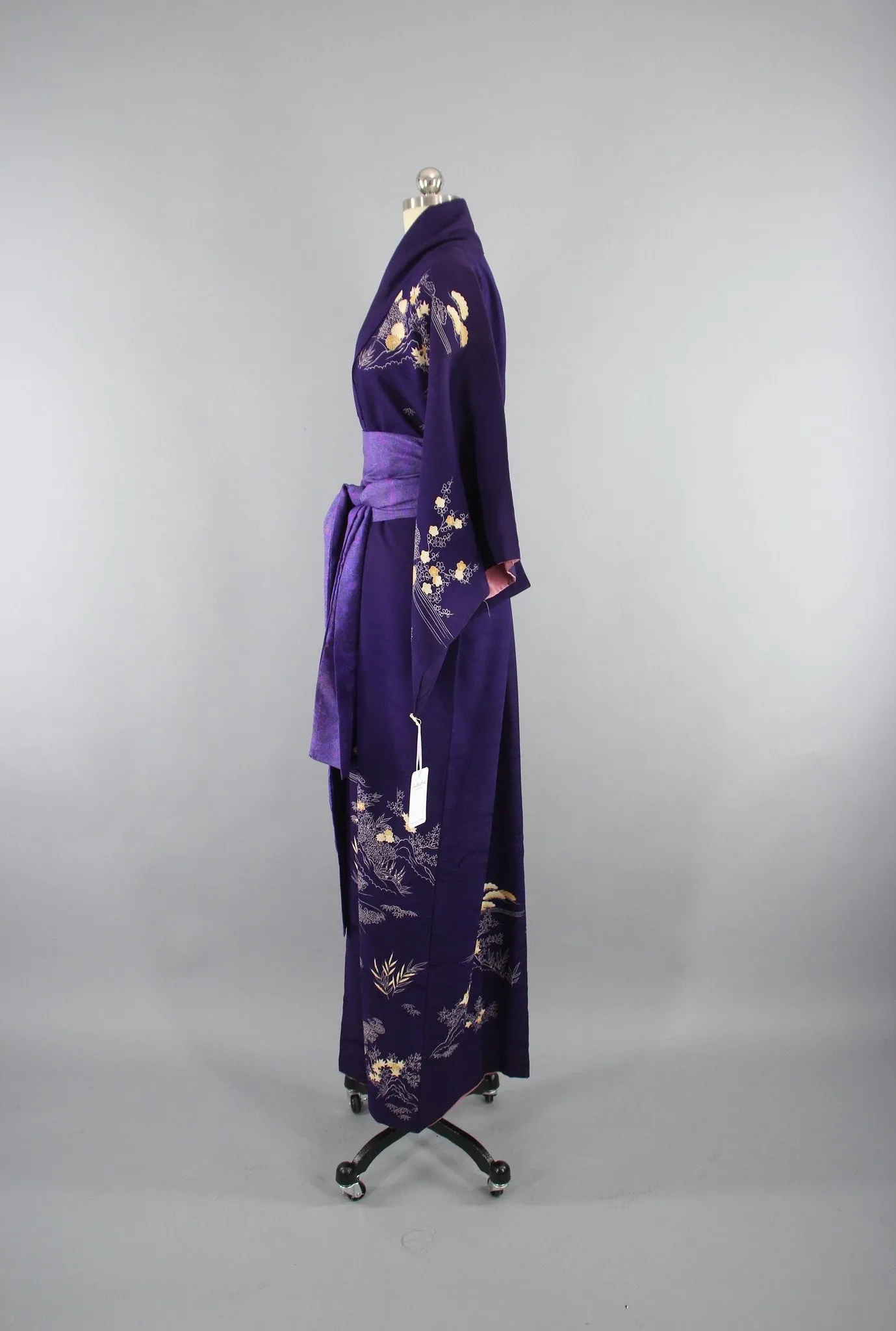 1950s Vintage Silk Kimono Robe in Dark Purple Floral Print