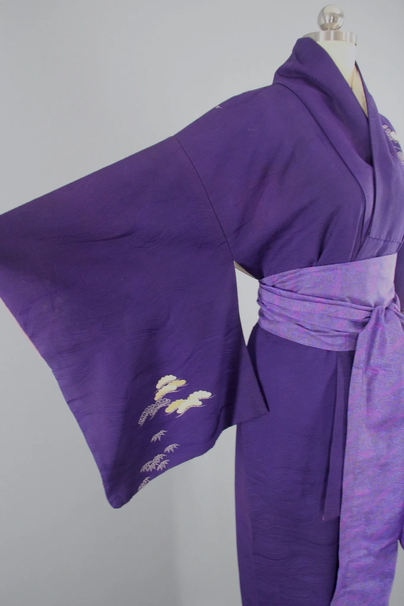 1950s Vintage Silk Kimono Robe in Dark Purple Floral Print
