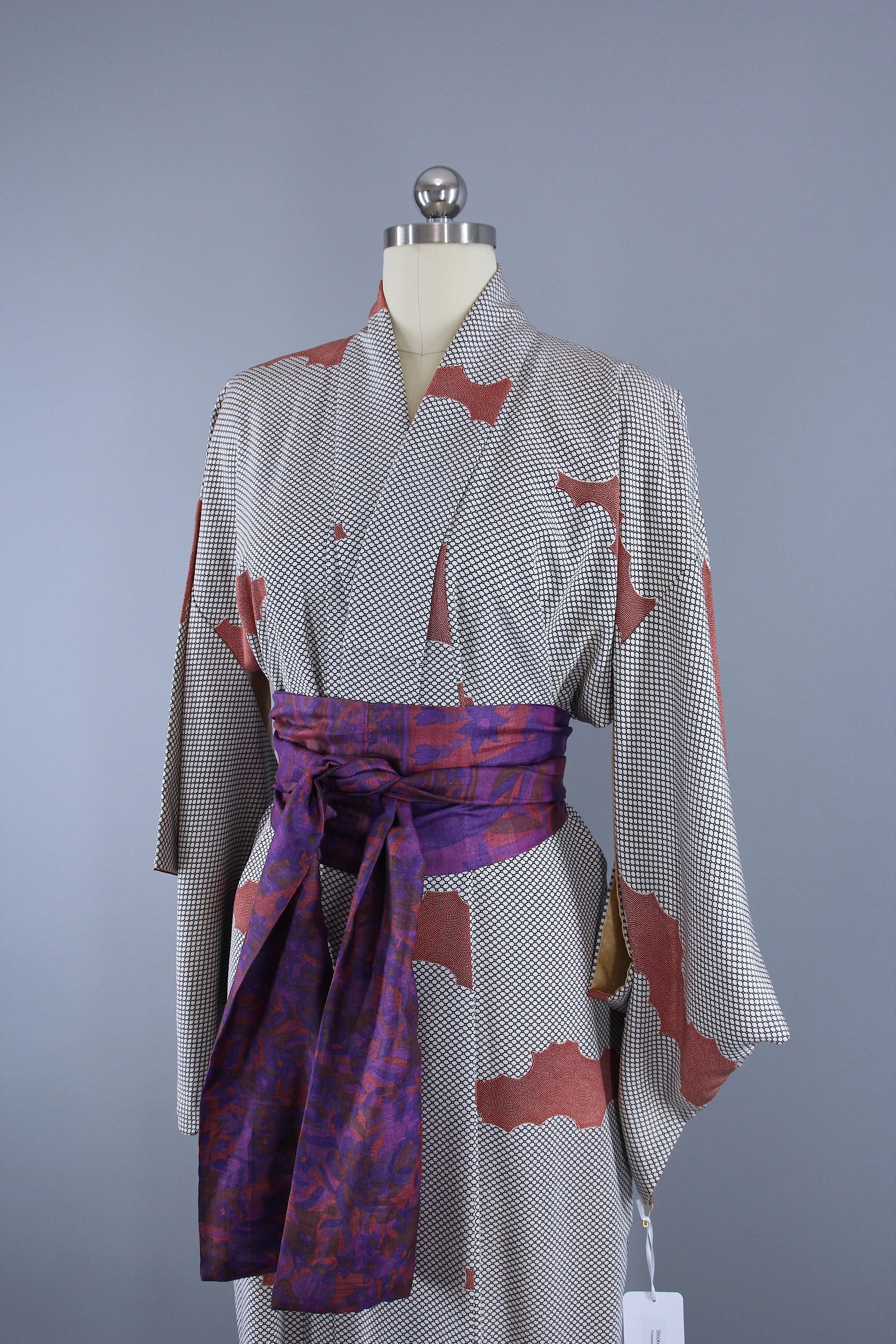 1960s Vintage Silk Kimono Robe / Black & White Clouds