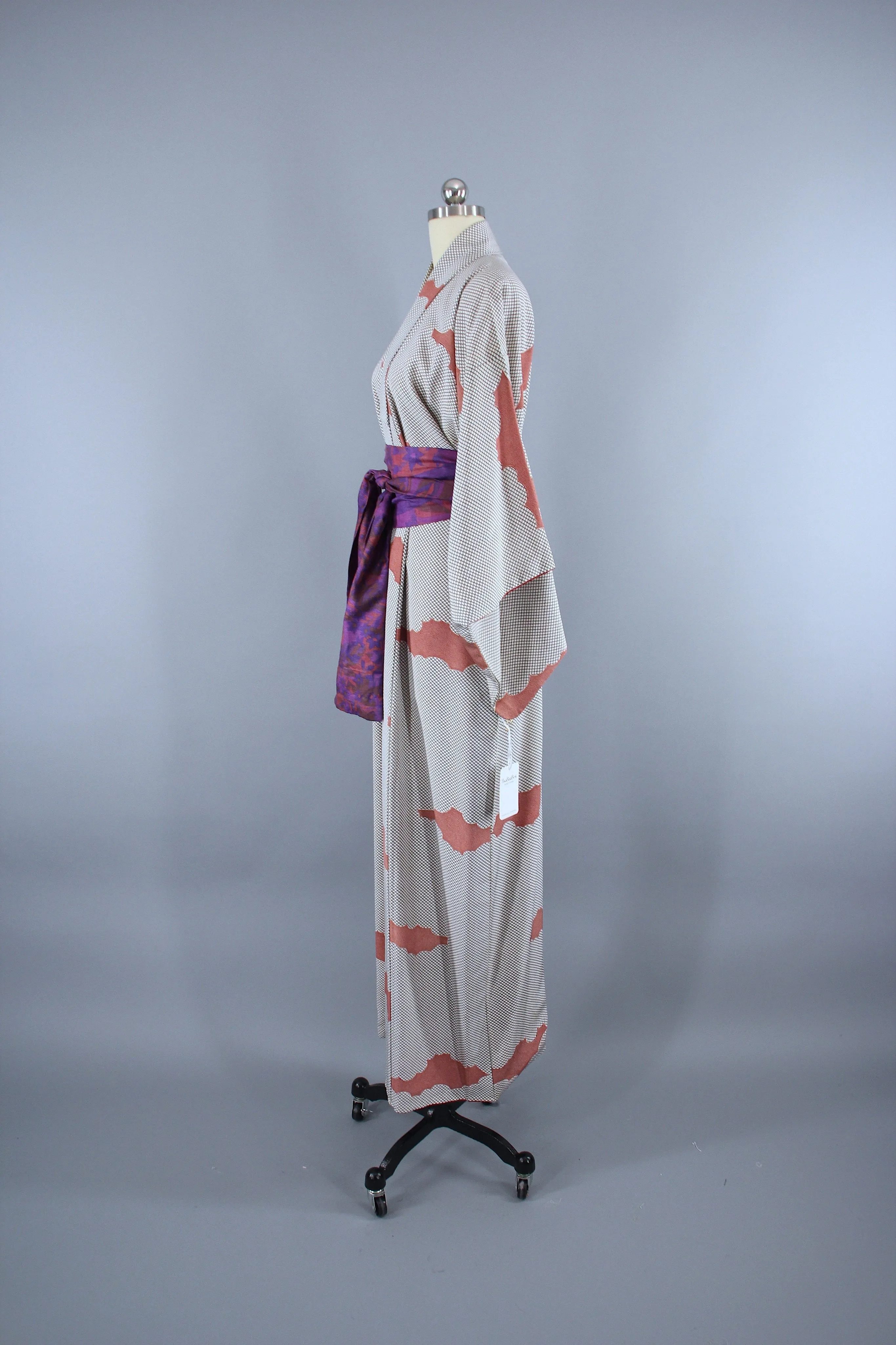 1960s Vintage Silk Kimono Robe / Black & White Clouds