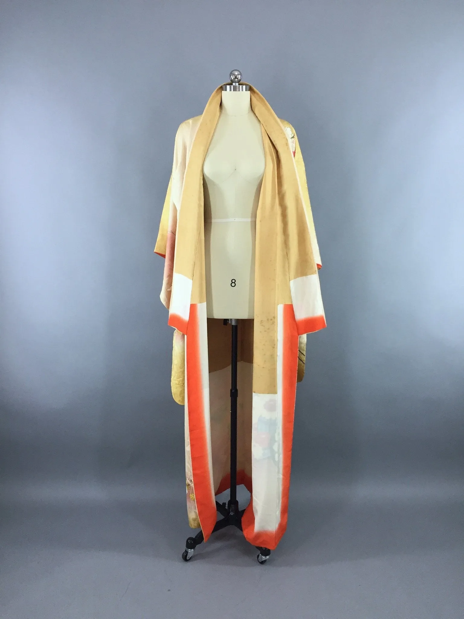 1960s Vintage Silk Kimono Robe Furisode in Ivory and Gold Ombre Floral